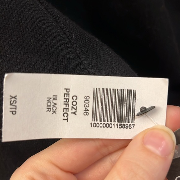 Tan XS cropped black sweater - Picture 5 of 5